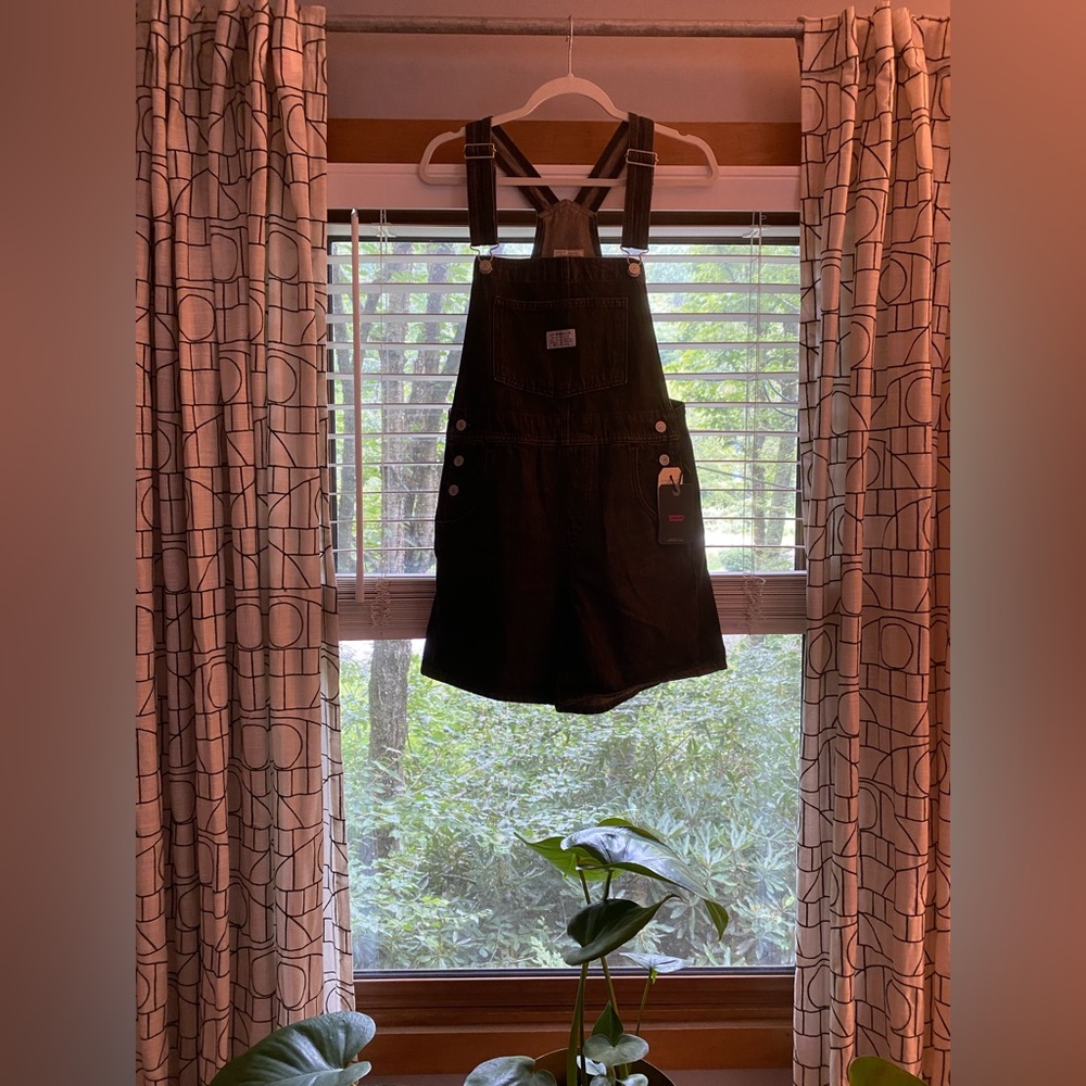 Levi's Black Denim Overall-Shorts, Perfect Condition